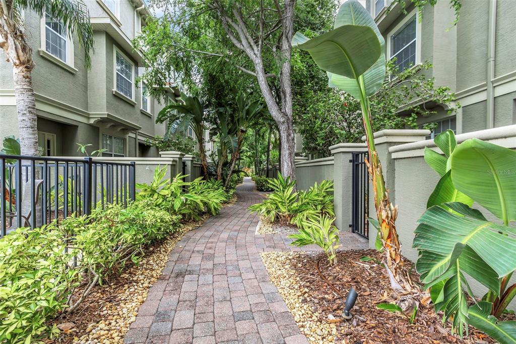 Seminole Condo: 7130 102nd Lane