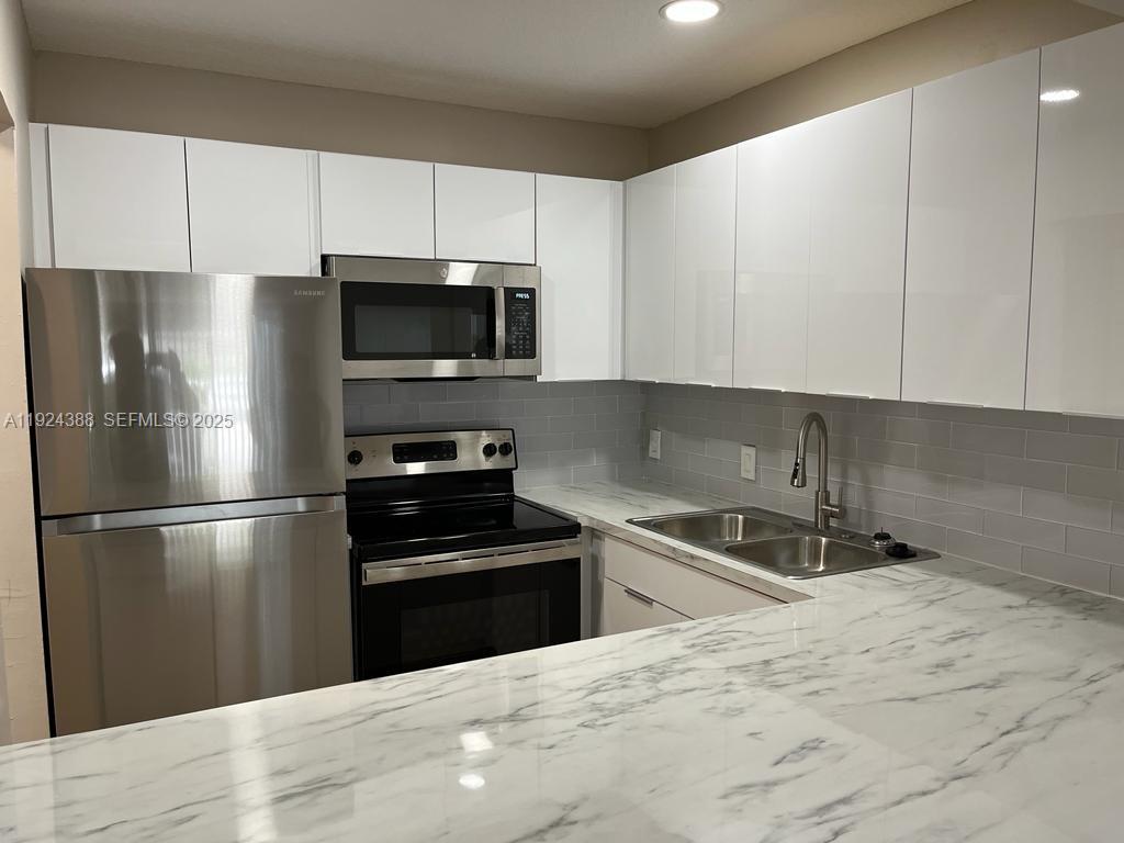 Lauderdale Lakes Condo: Lauderdale Lakes West Gate