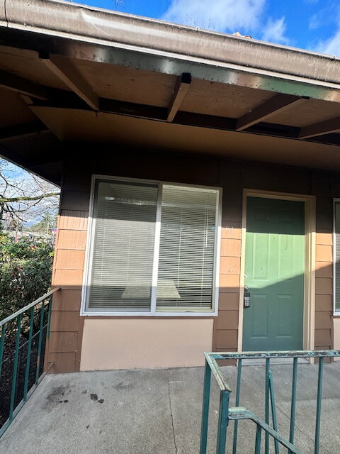 Portland Apartment: 10235 NE Prescott