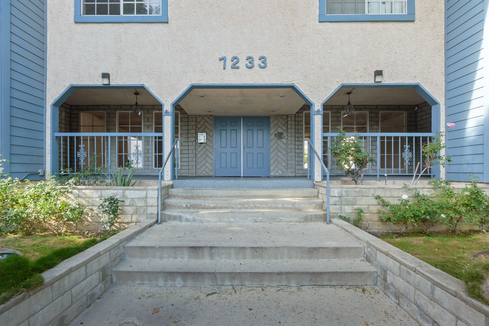 Canoga Park Condo: 7233 Loma Verde Ave