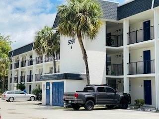 Davie Condo: 5100 Southwest 64th Avenue
