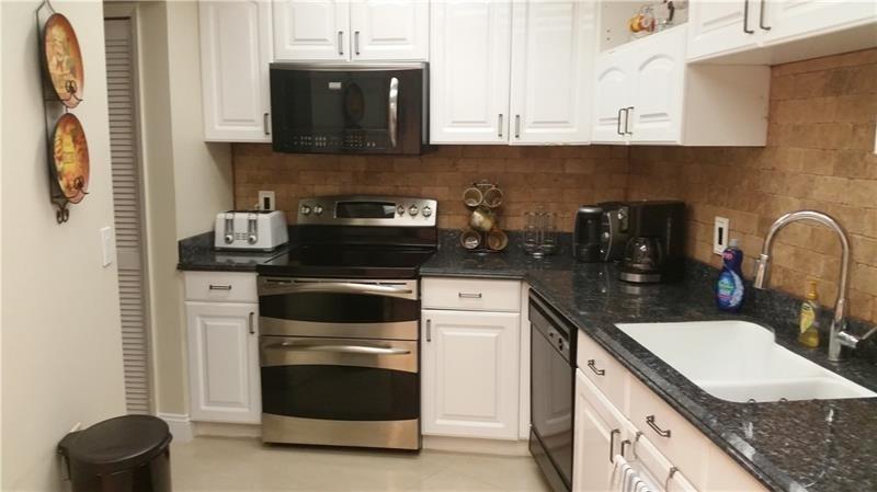 Pompano Beach Condo: 625 Oaks Drive