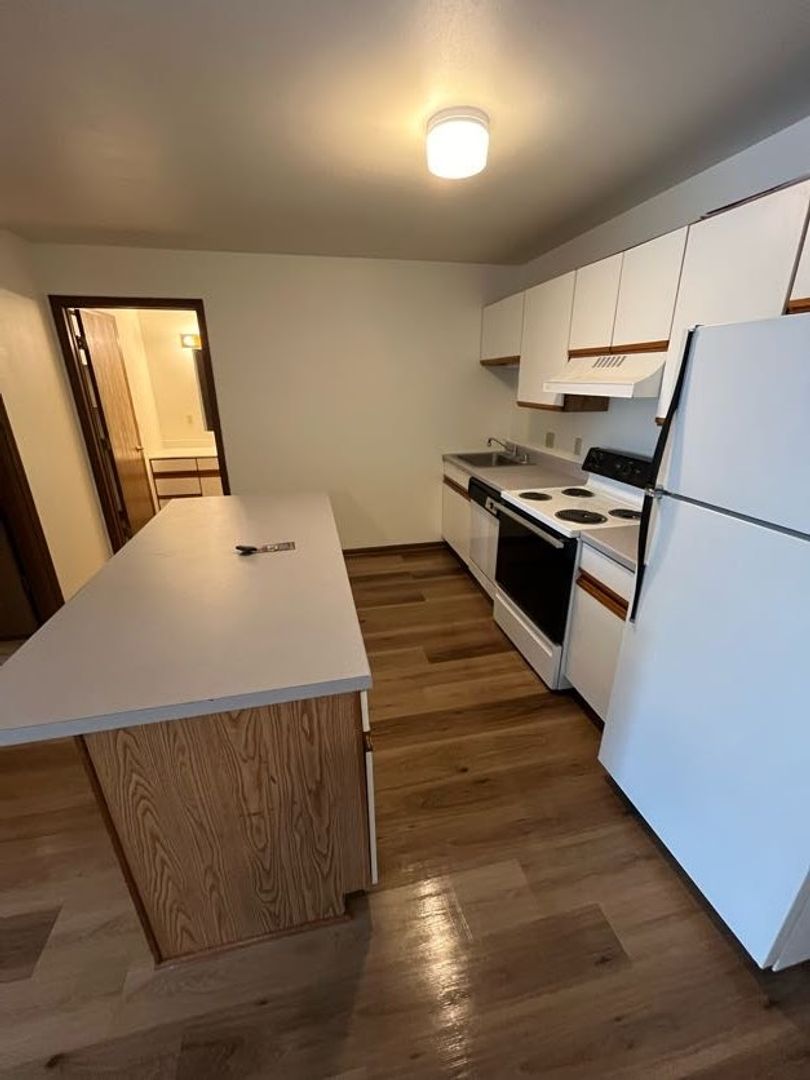 MONROE Apartment: 207 3RD Ave