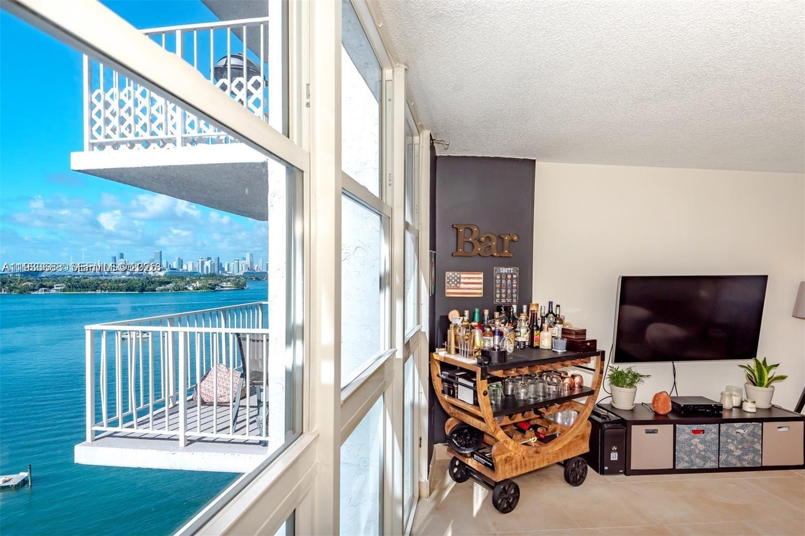 Miami Beach Condo: 1228 West Avenue