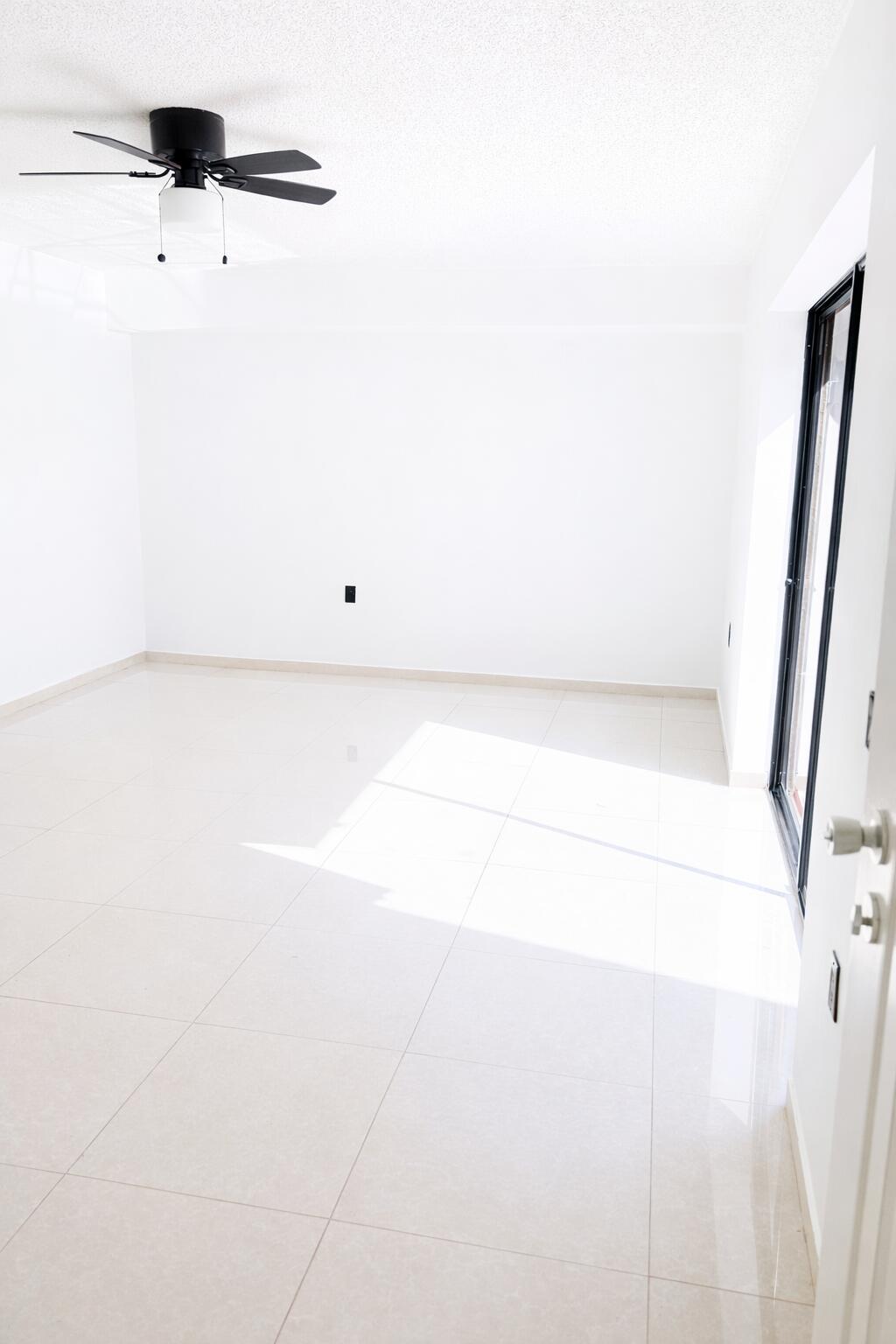 Palm Springs Condo: 31 Lake Arbor Drive