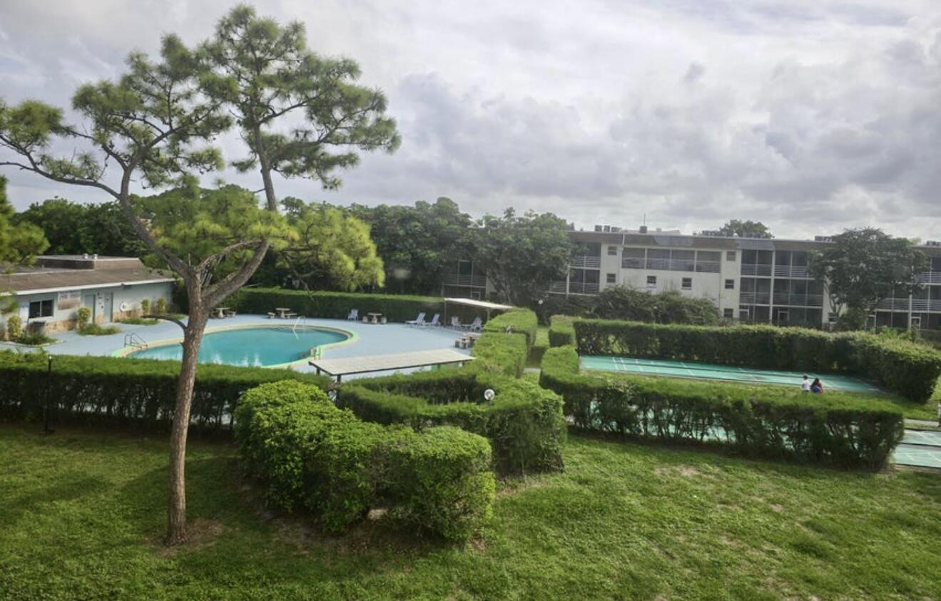 Palm Springs Condo: 2100 Springdale Boulevard