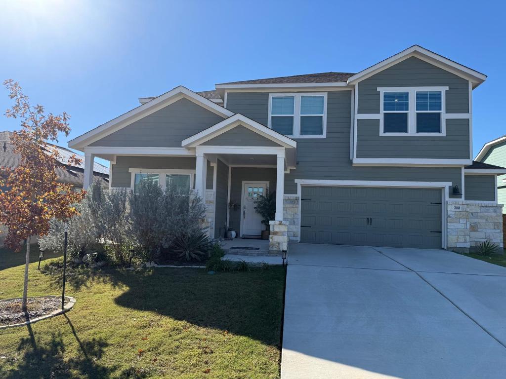 Kyle Condo: 380 Mendoza