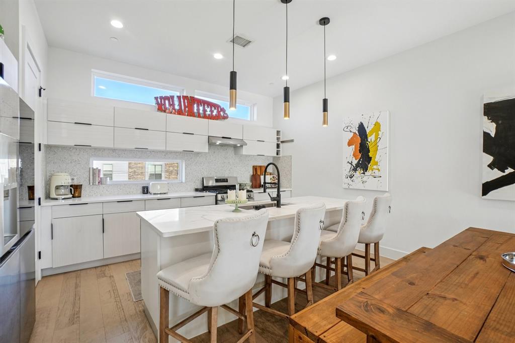 Dallas Condo: 145 North Henderson Avenue