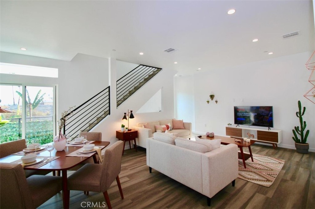 Los Angeles Condo: 1416 Cloverdale Avenue