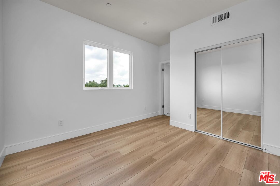 Los Angeles Condo: 4701 Saturn Street