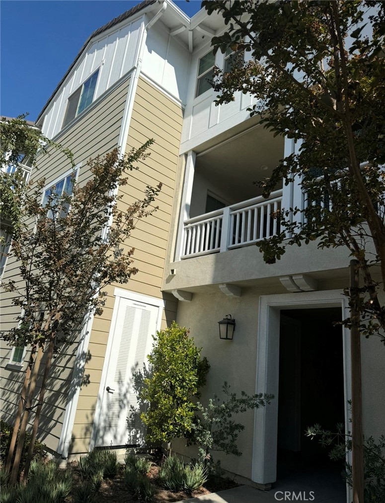 Stanton Condo: 142 Lantana Drive