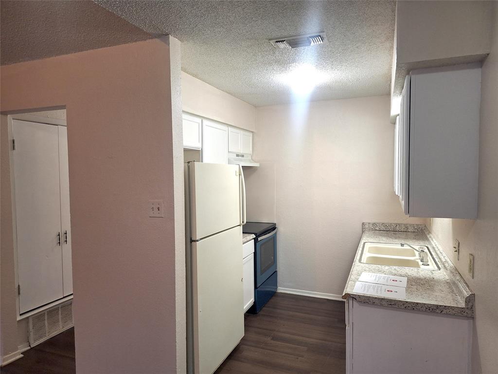 North Richland Hills Condo: 7045 Crosstimbers Lane