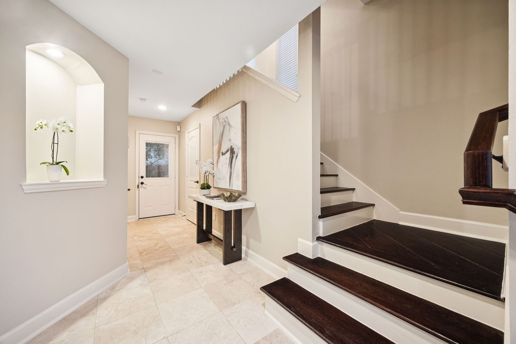 Houston Condo: 5407 Lillian Street