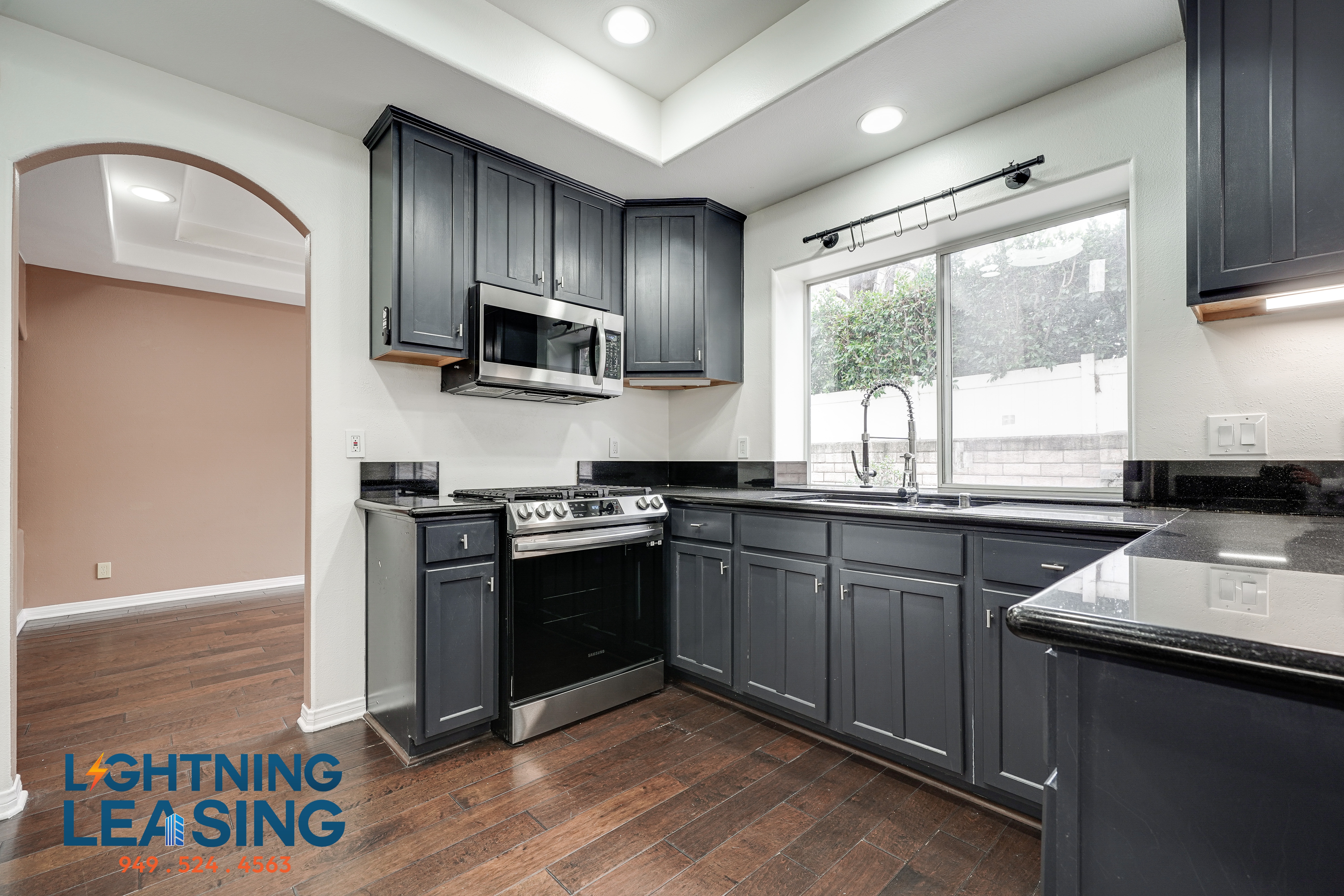 Tarzana Condo: 6014 Evenhaim Lane