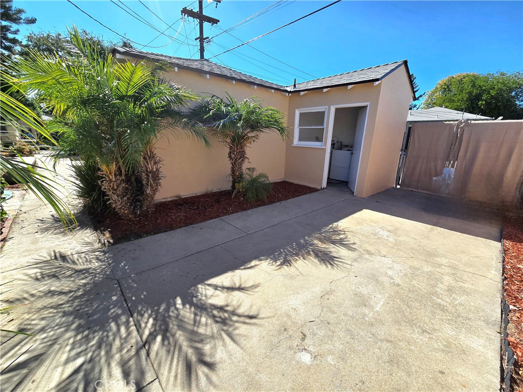 Burbank Condo: 2459 North Brighton Street
