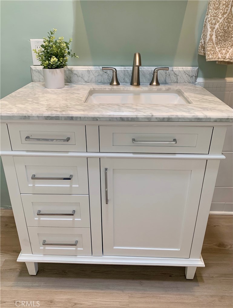 Long Beach Condo: 305 Roycroft Avenue