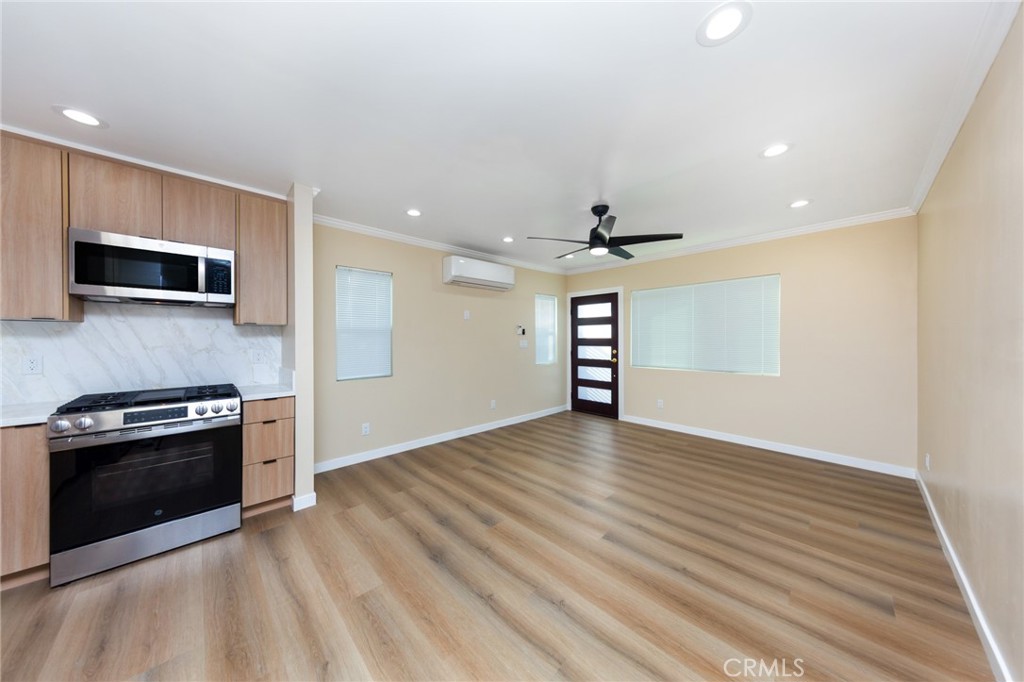 Winnetka Condo: 7671 Quakertown Avenue