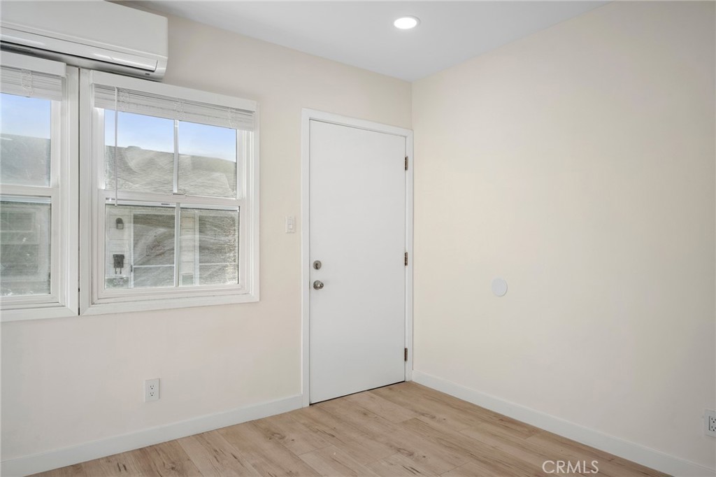Tujunga Condo: 10230 Silverton Avenue