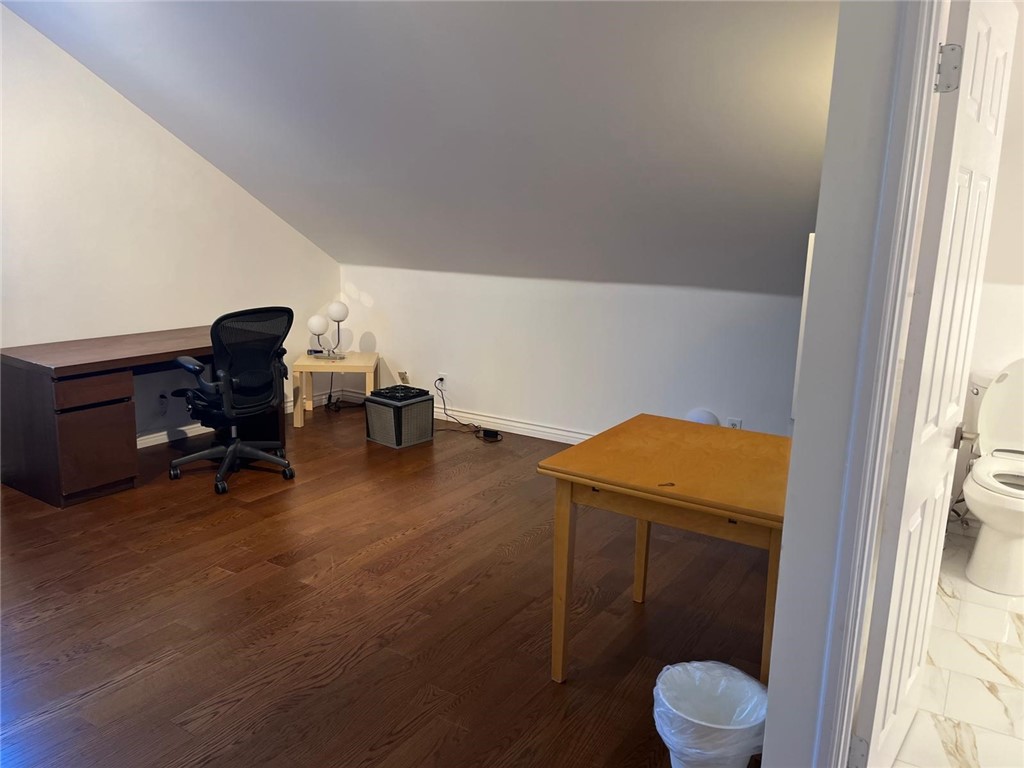 Chatsworth Condo: 23300 Raymond Street