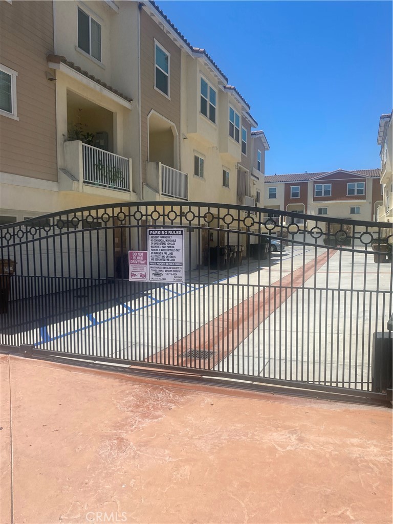 Anaheim Condo: 121 South Dale Avenue
