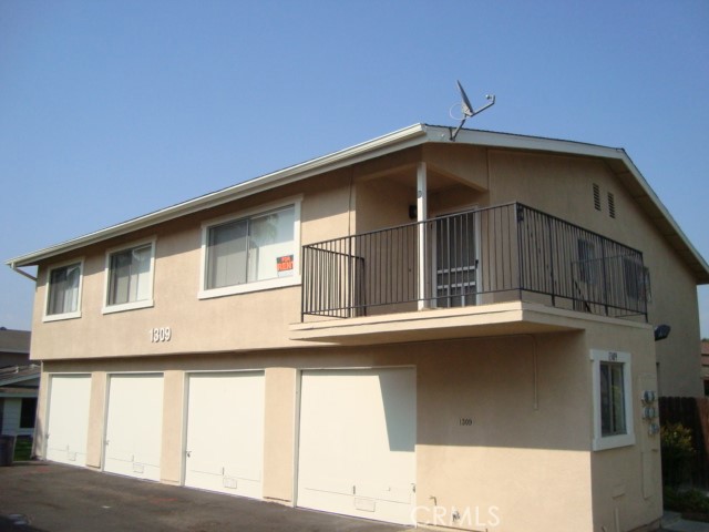 Corona Condo: 1309 Vía Santiago