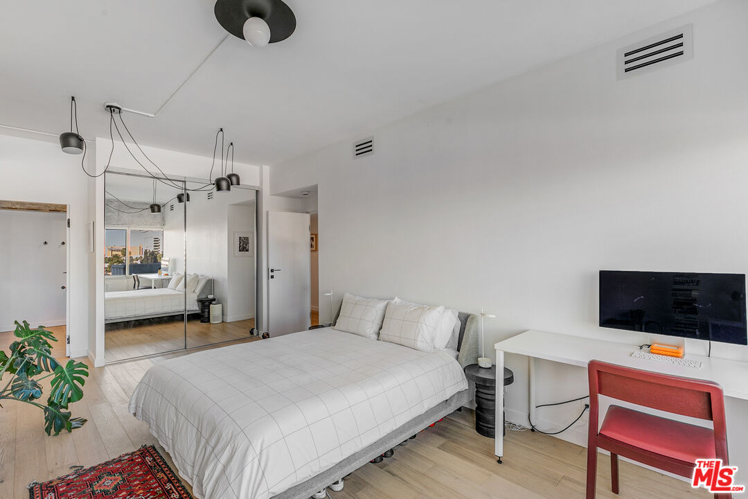 Los Angeles Condo: 7135 Hollywood Boulevard