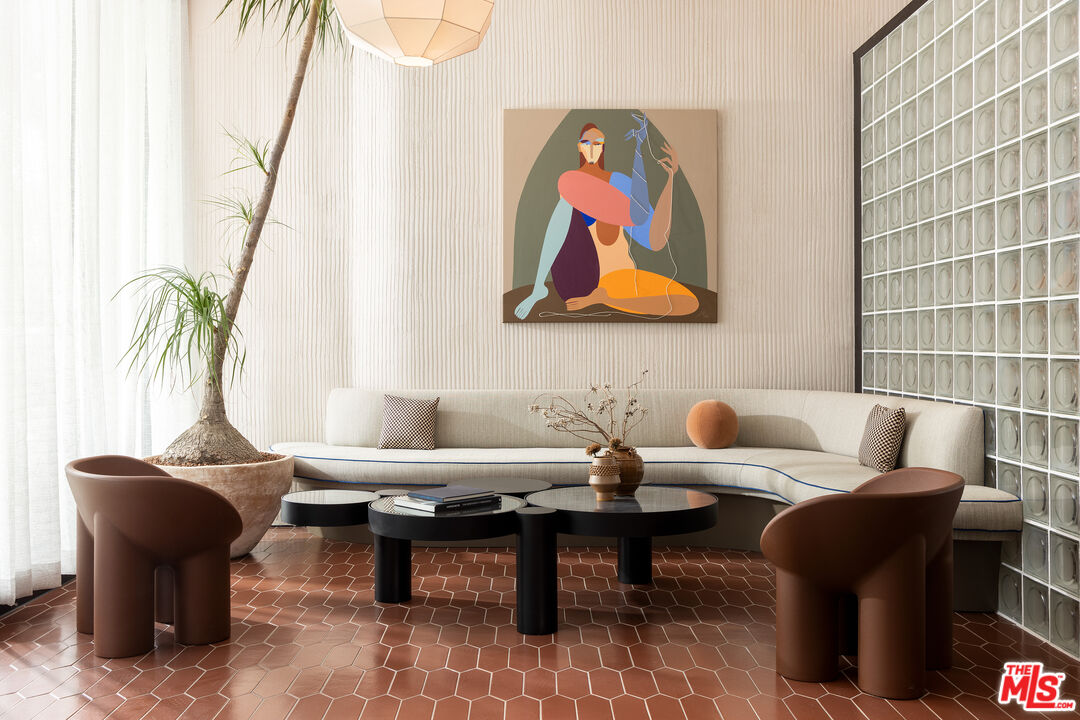 West Hollywood Condo: 7617 Santa Monica Boulevard