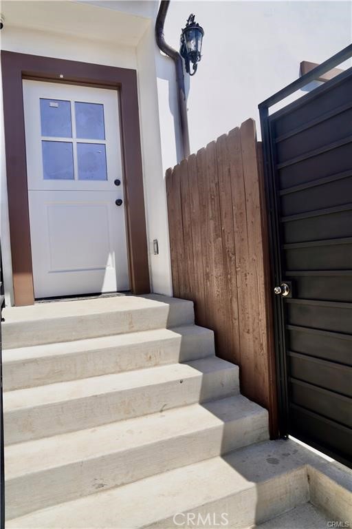 Whittier Condo: 6747 Pickering Avenue