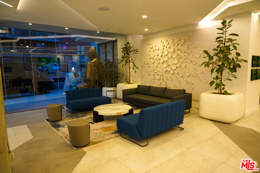 Glendale Condo: 414 North Orange Street