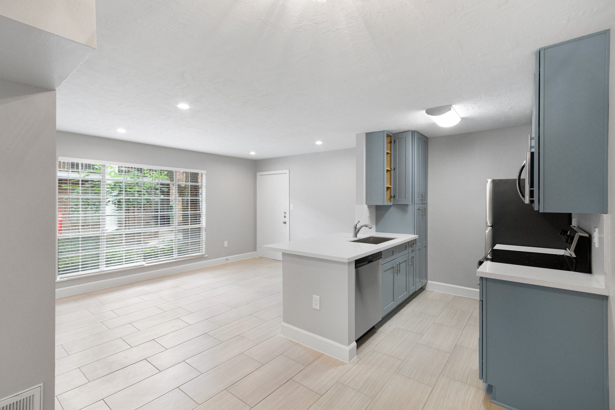 Houston Condo: 2101 Fountain View Drive