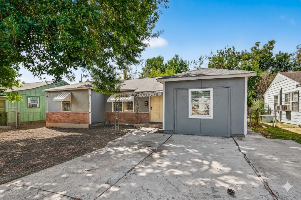 Houston Condo: 10106 Sierra Drive