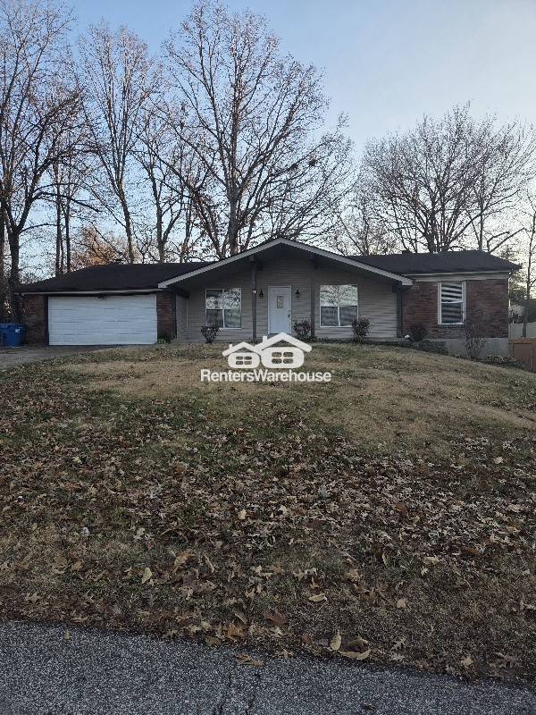 Ballwin House: 74 Breezeview Dr