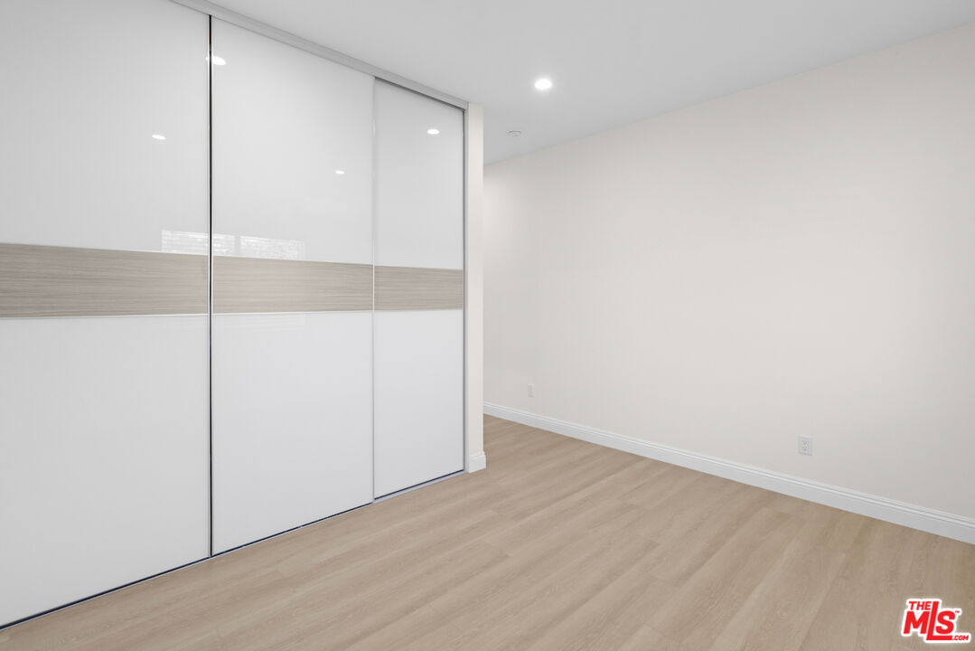 Los Angeles Condo: 2445 Harwood Street