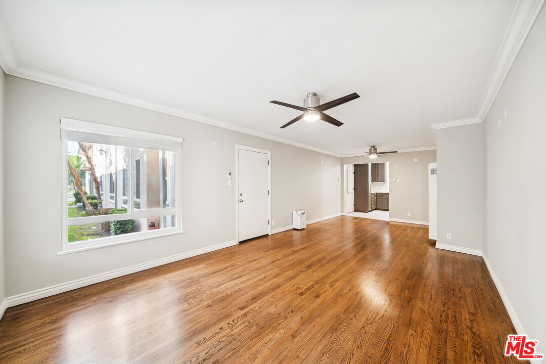 Los Angeles Condo: 3652 Carmona Avenue