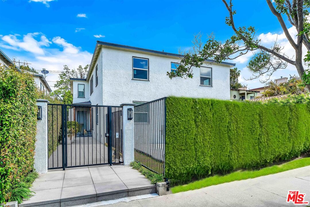 Valley Village Condo: 11575 Riverside Drive