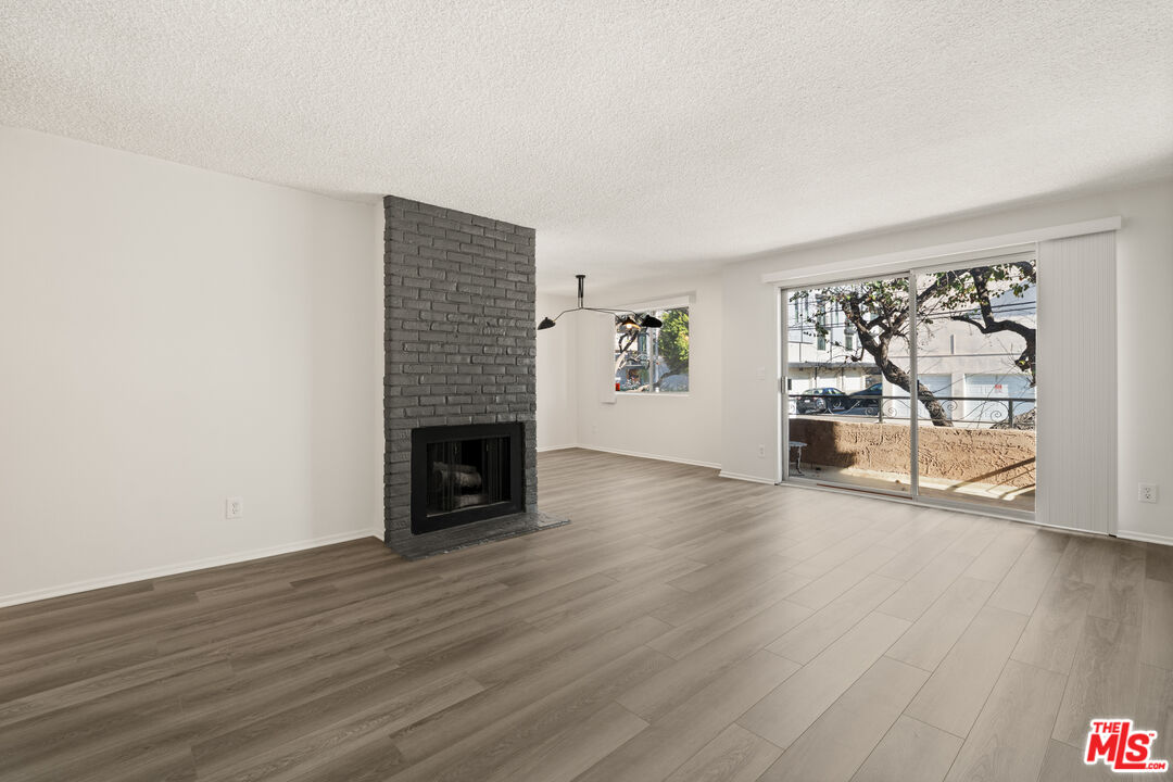 Los Angeles Condo: 1457 Butler Avenue