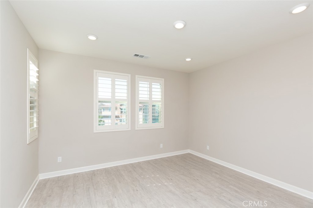 Vista Condo: 1095 Delpy View Vista