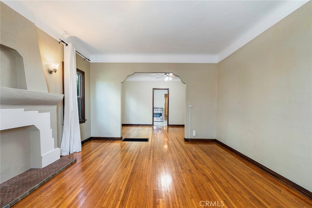 Long Beach Condo: 1142 Bennett Avenue