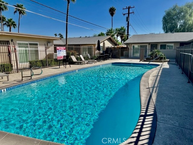 Palm Springs Condo: 685 East Vista Chino