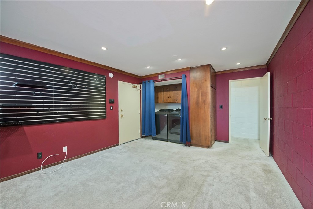 Woodland Hills Condo: 5711 Owensmouth Avenue