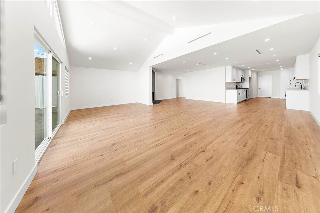 Van Nuys Condo: 14727 Leadwell Street