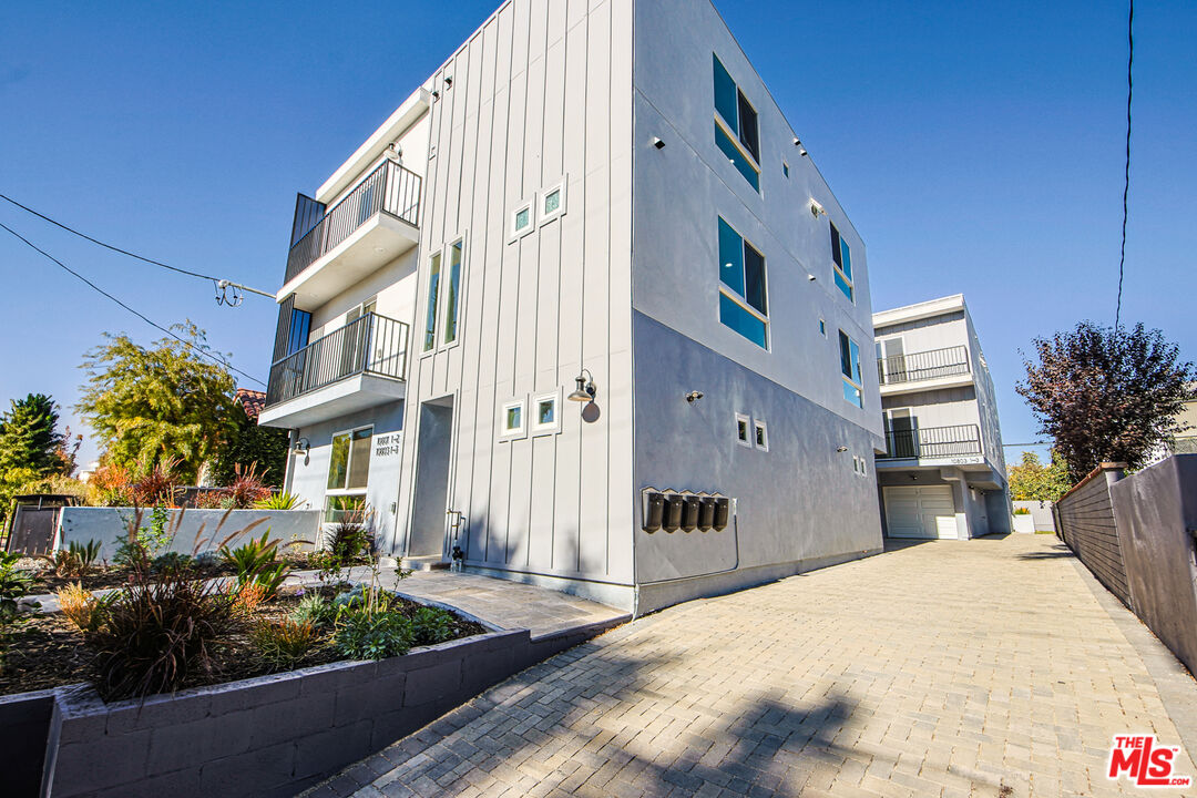 Toluca Lake Condo: 10803 Kling Street