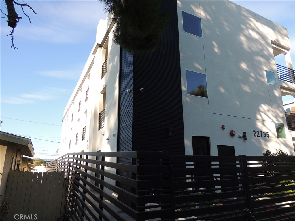 Woodland Hills Condo: 22735 Del Valle Street