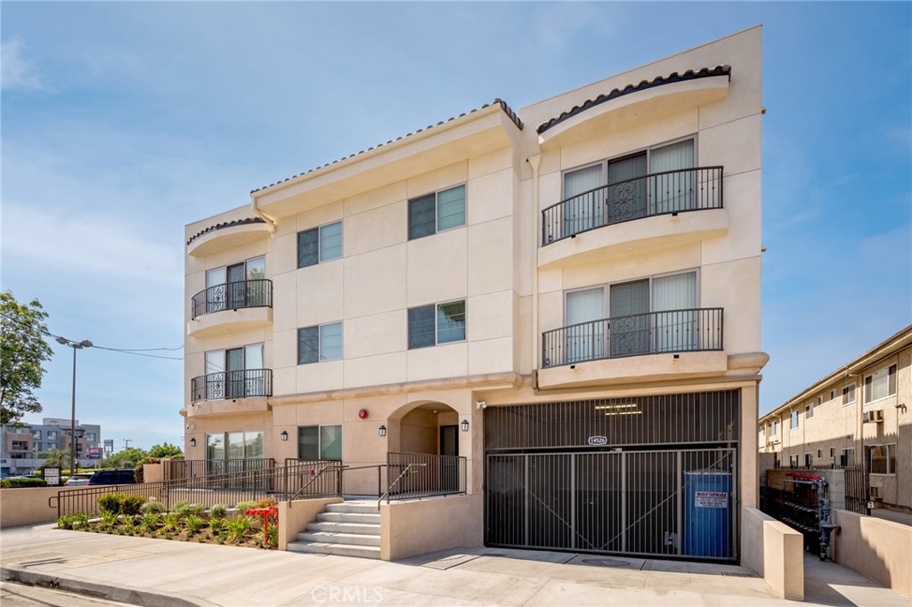 Van Nuys Condo: 14526 Hartland Street