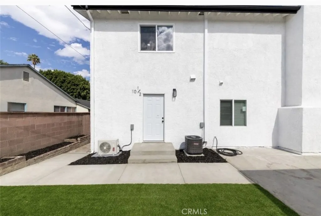 Long Beach Condo: 10 West Trafford Street