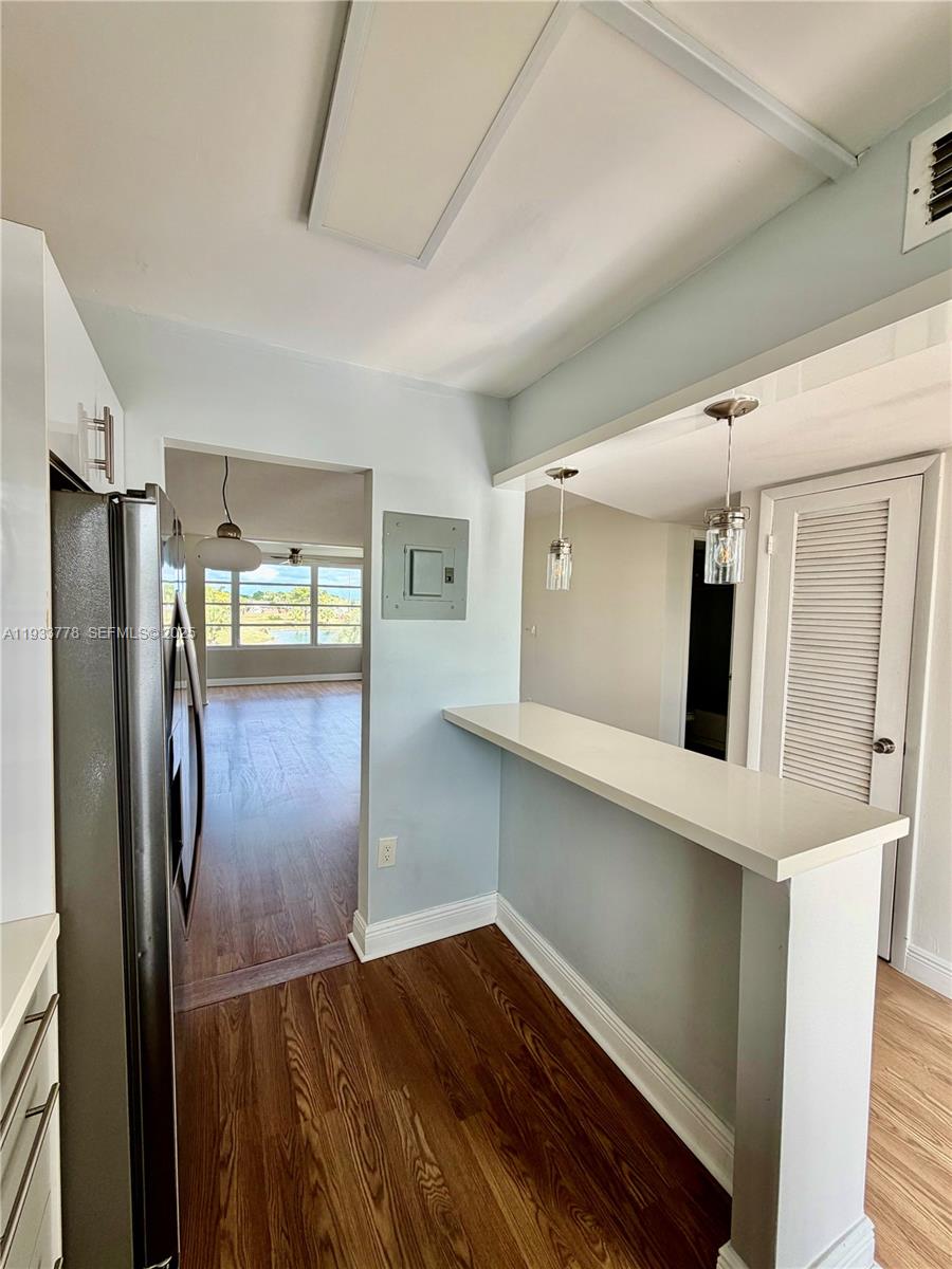 Sunrise Condo: 8350 Sunrise Lakes Boulevard