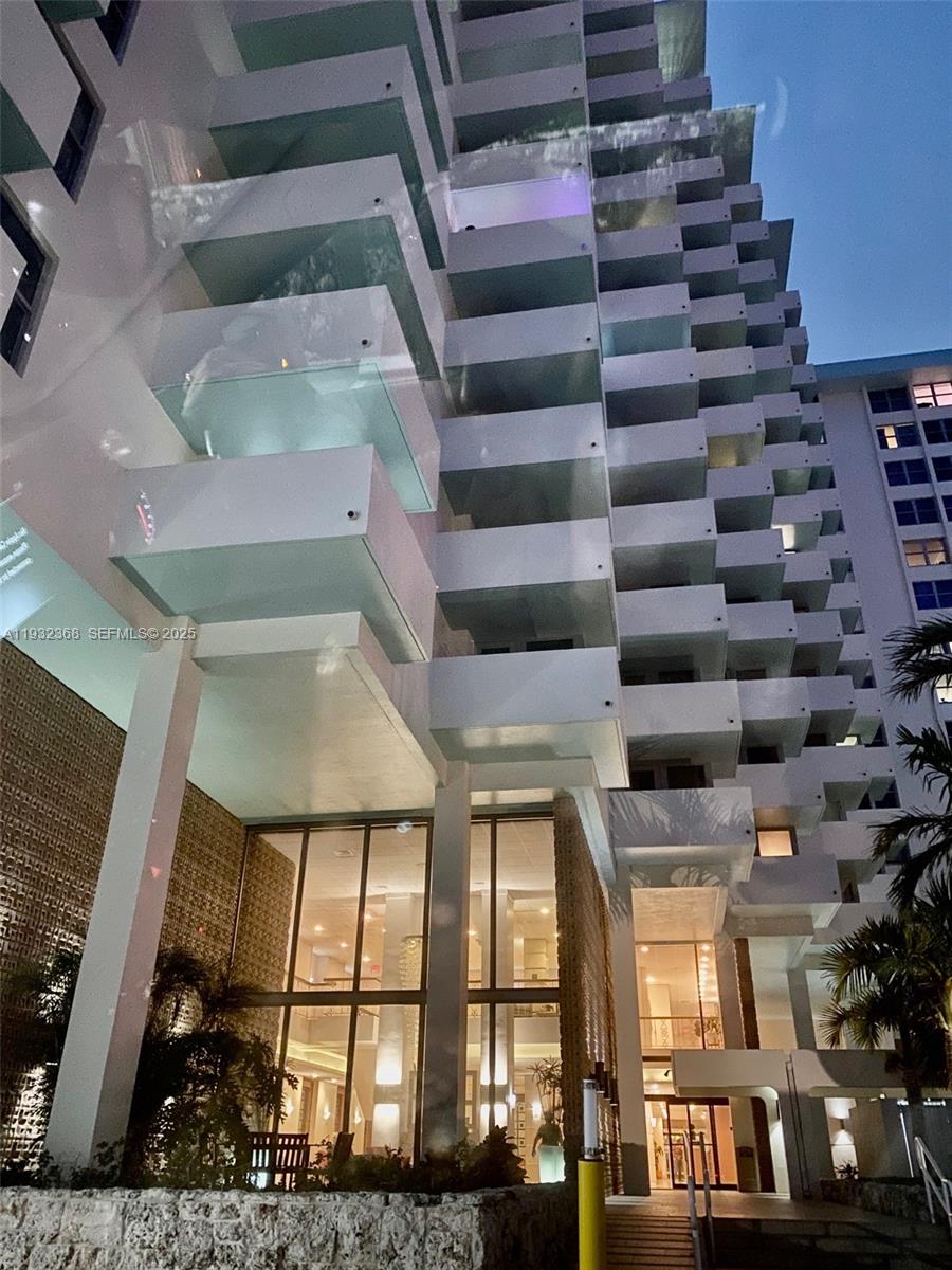 Miami Beach Condo: 2899 Collins Avenue