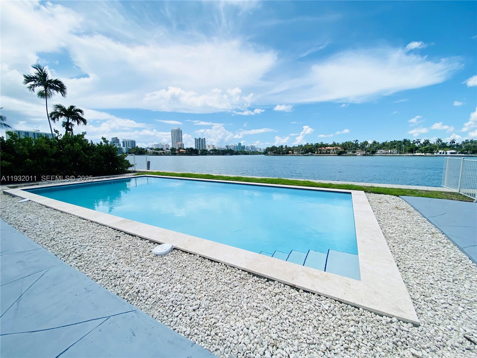 Miami Beach Condo: 960 Bay Drive