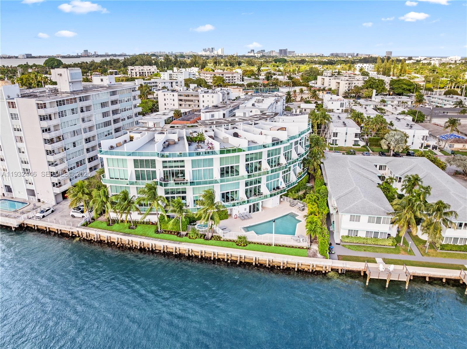 Miami Beach Condo: 2000 Bay Drive