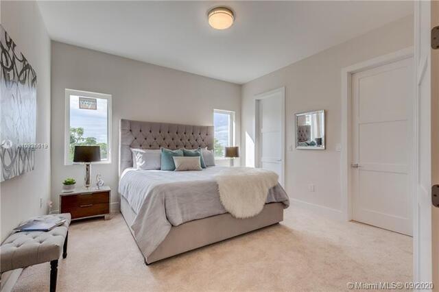 Oakland Park Condo: 696 Northeast 43rd Street